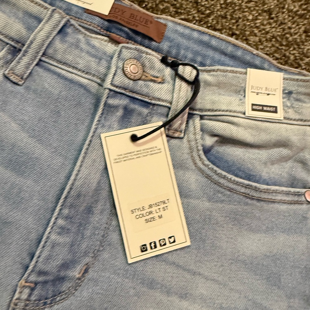 NWT Judy Blue Light Wash High Waisted Jean Shorts - Picture 2 of 5